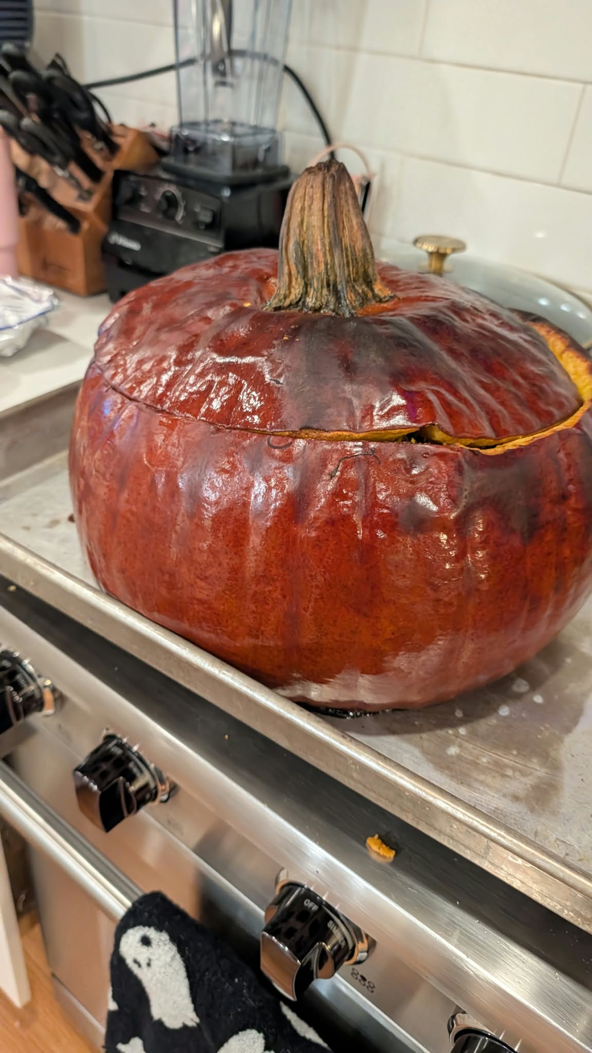 Reference for Place the pan and the pumpkin on your dinner table